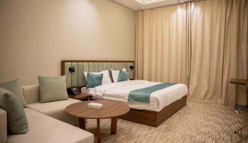 Deluxe Room (2 Adults + 1 Child)