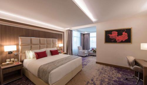 3 King Beds Royal Suite 