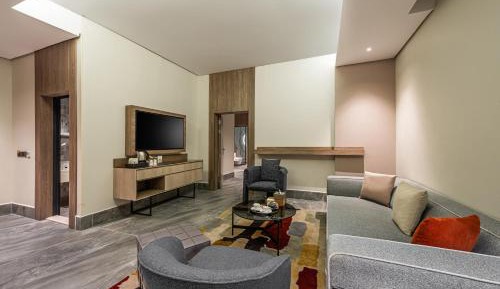 Deluxe King Suite