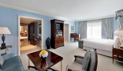 Diplomatic Suite King with Club Lounge Access	