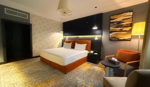 Deluxe King Suite