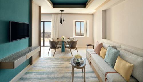 Junior King Suite with City View - North Wing