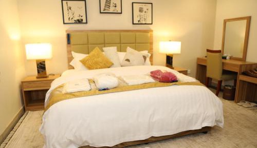 Deluxe King Suite
