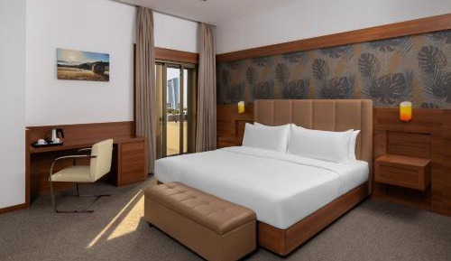 Super King Suite Dining with Balcony