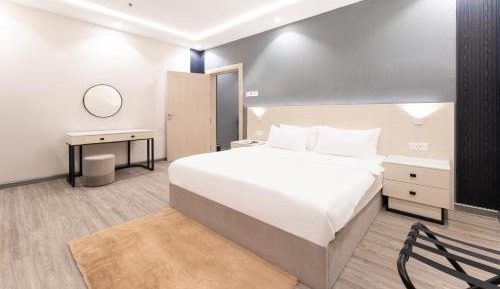Deluxe One-Bedroom Apartment