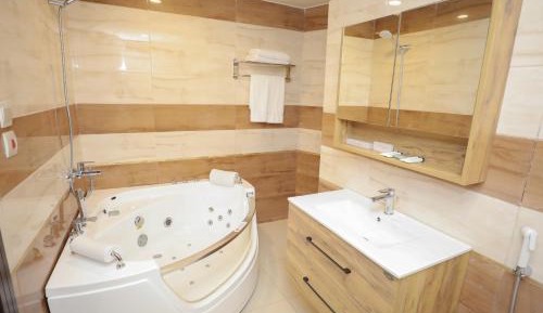 Executive Suite with Spa Bath