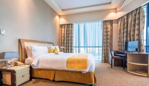One-Bedroom Suite with Sea View