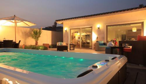 Royal Three-Bedroom Villa with Jacuzzi