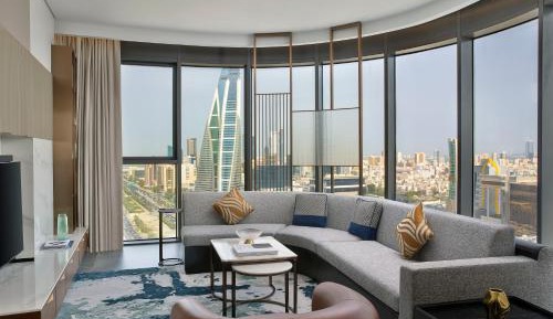 King One Bedroom Corner Suite Bay View