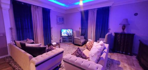 Queen Studio