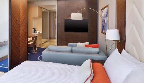 One-Bedroom Junior Suite - Club Lounge Access