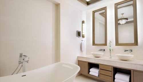 One-Bedroom King Suite with City View