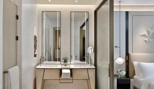 Deluxe King Room with City View - Butler Service