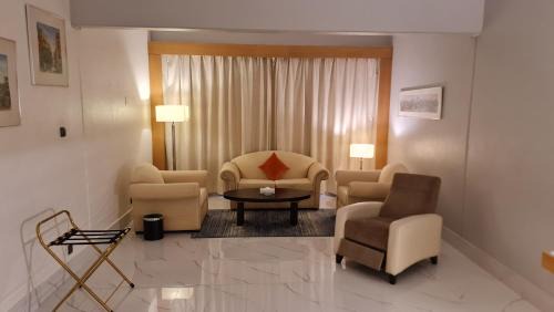 Deluxe King Room - Non-Smoking