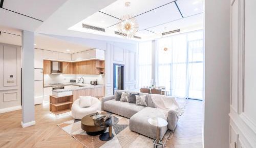 Three-Bedroom Apartment with Balcony