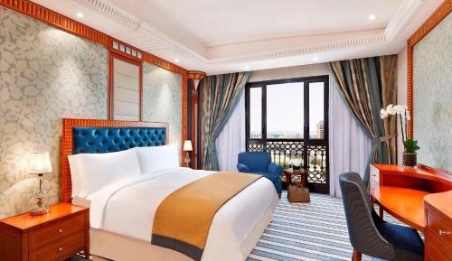 Club Room, Club lounge access,1 King, City view