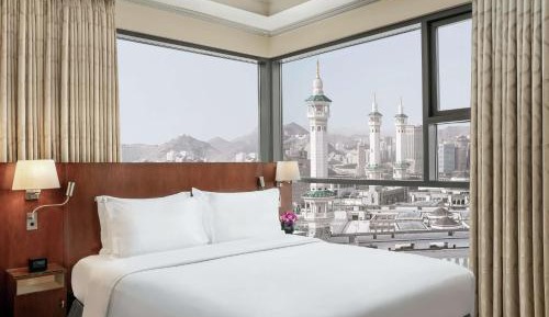 King Junior Suite Partial KAABA View