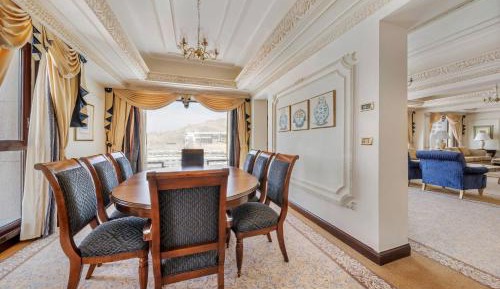 Four-Bedroom Presidential Suite with View