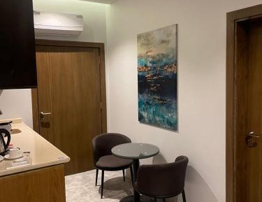 Deluxe Room (2 Adults + 1 Child)