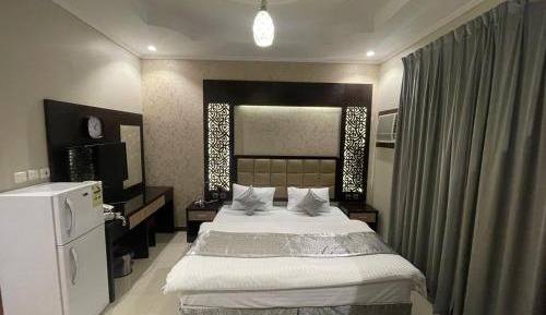 Deluxe Double Room (2 Adults + 1 Child)
