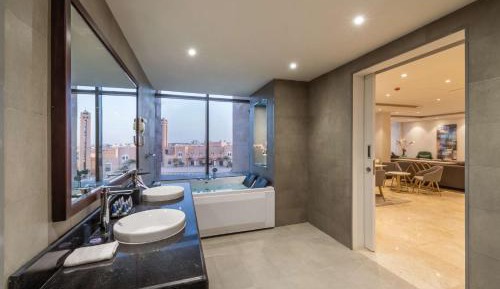 Royal King Suite with City View