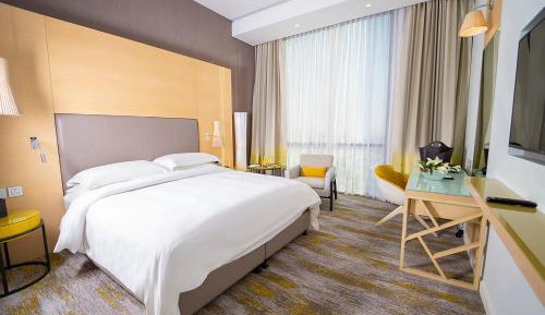 One Bedroom Club Rotana Suite Sea View and lounge access