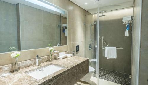 One-Bedroom Suite with Lounge Access