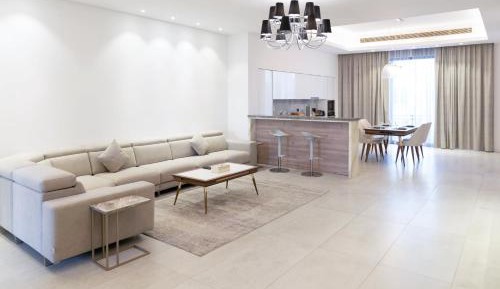 Luxury Three bedrooms apartment with Private outdoor pool