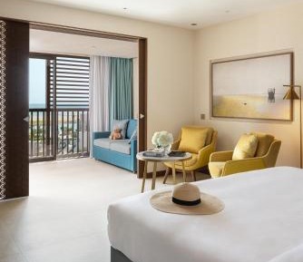 Family Room with access to kids club, playroom and abra boat tour