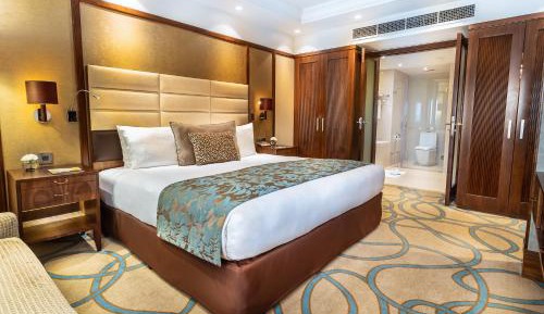 1 King One-Bedroom Suite