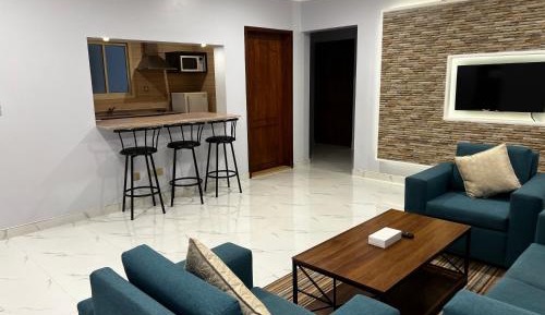 Deluxe Three-Bedroom Apartment