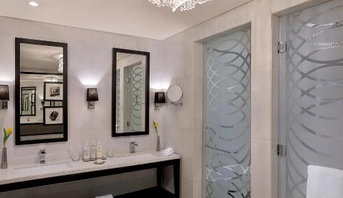 Grand King Room with City View - Non-Smoking