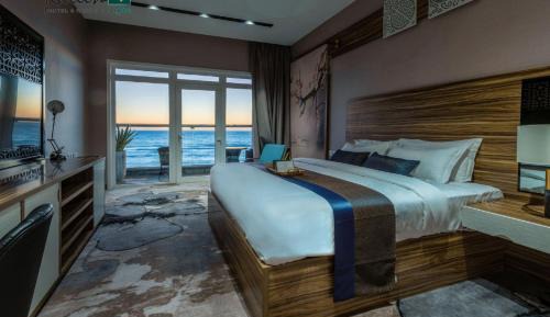 Deluxe Room (2 Adults + 1 Child)