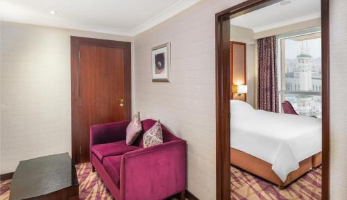 Spacious Partial Haram View Room – King Bed
