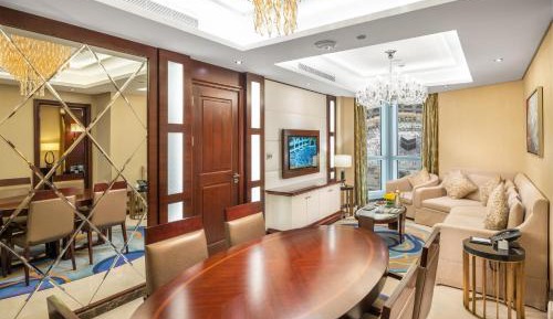 Spacious Partial Kaaba View One Bedroom Suite