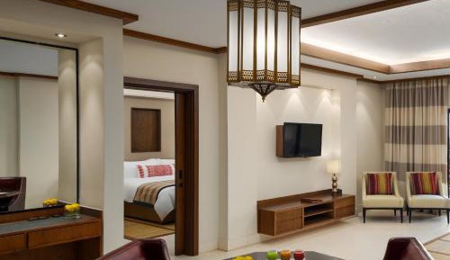One-Bedroom King Suite with Garden View