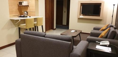 Deluxe Two-Bedroom Apartment
