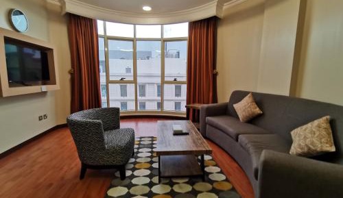 Deluxe one Bedroom suite with Kitchenette