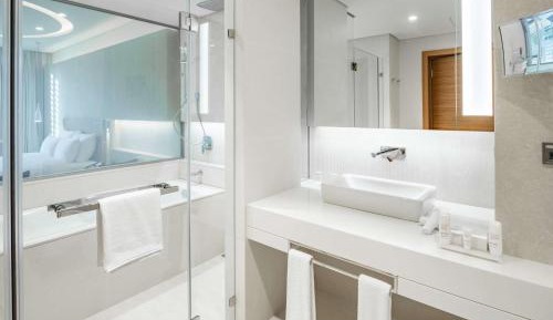 Junior Suite - Balcony &amp; Lounge Access