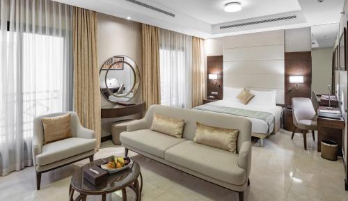 Accessible Suite with One King Bed
