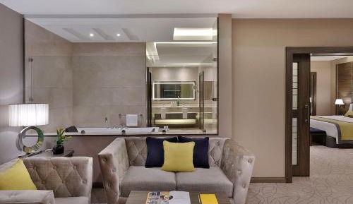 King Suite with Jetted Tub - Non-Smoking