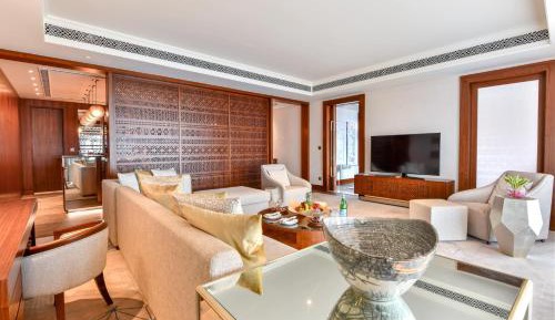 Royal Saray Suite