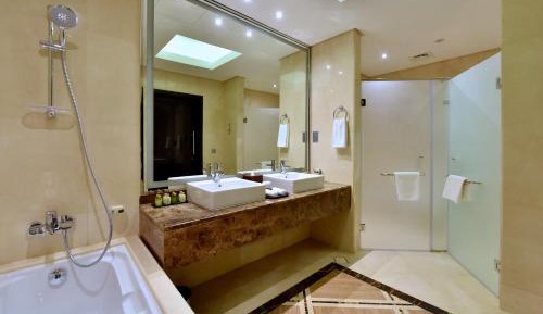 Suite with Pool View