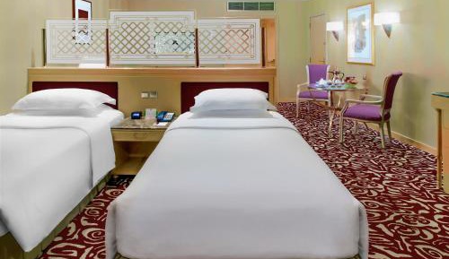 Studio Suite with Two Single Beds