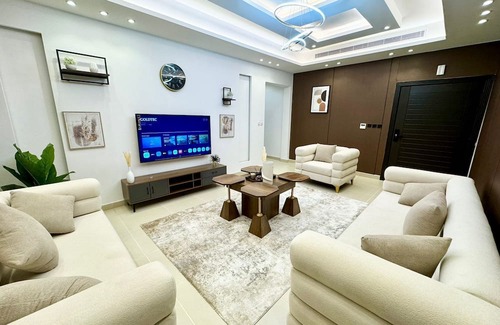 Mecca Apartment | 4 Bedroom Luxury Apartment Near Haram With Full Kitchen and Large Living Room