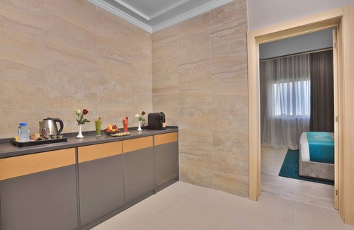 Al Faisaliyah Hotel | Hujra Hotel Tahlia Jeddah