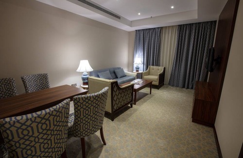Hera Street Hotel | Seasons Park Hotel