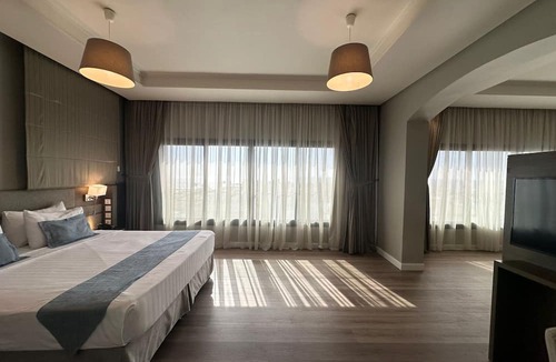 Ash Shati Hotel | loren serviced Apartment Corniche