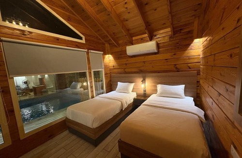 Dhahban Ski Chalet | Casae Deversorii Al-Sumou
