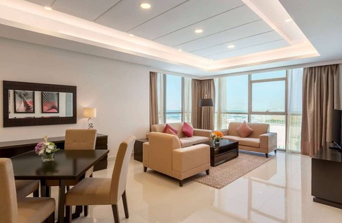 Muharraq Hotel | Ramada Hotel & Suites by Wyndham Amwaj Islands Manama